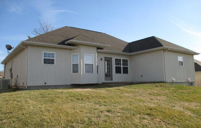 3 Bedroom Ozark Home in Wonderful Neighborhood!