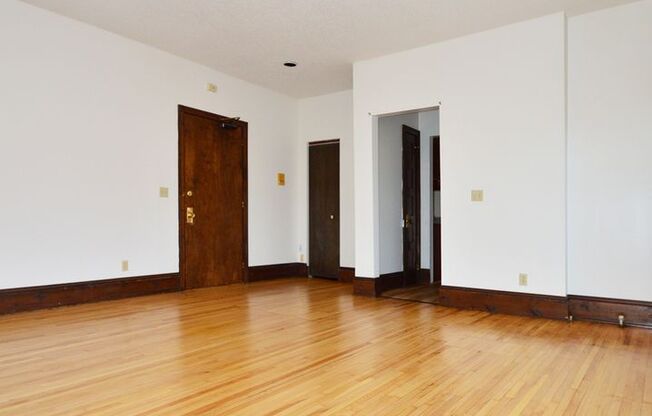 1 bed, 1 bath, 410 sqft, $1,100, Unit 9 - 303