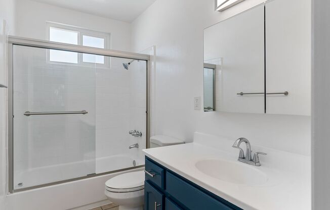 2 beds, 1 bath, 733 sqft, $2,195, Unit 07