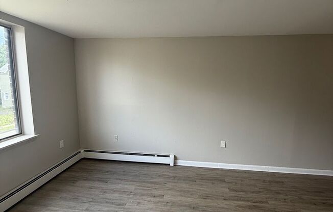 1 bed, 1 bath, 800 sqft, $1,300, Unit 210