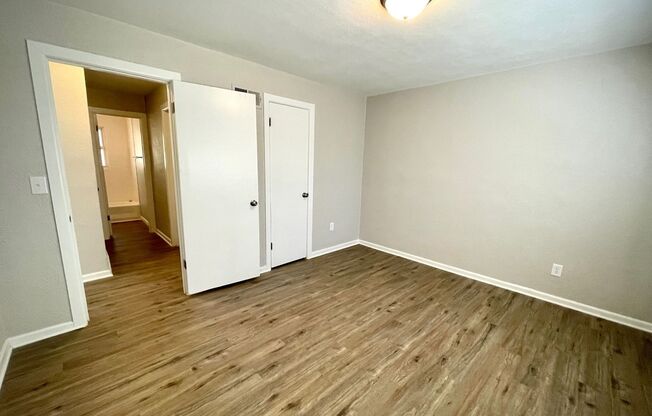 2 beds, 1 bath, $875