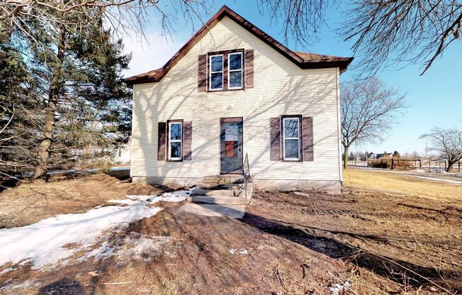 AVAILABLE DECEMBER 16th! 3 Bedroom Farm House, 896 P Ave