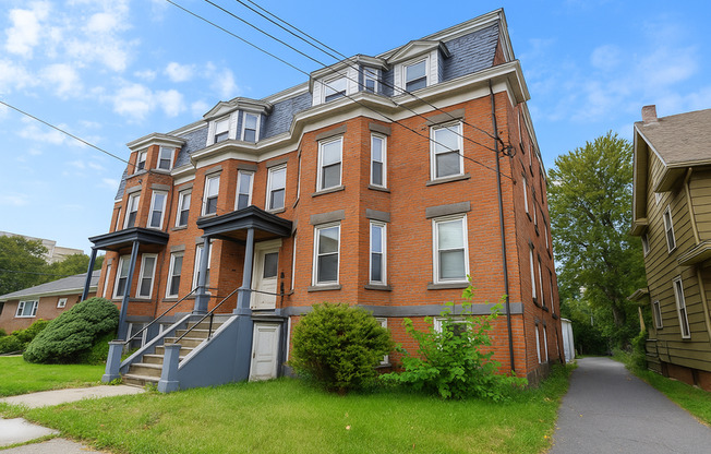 1105 E GENESEE ST