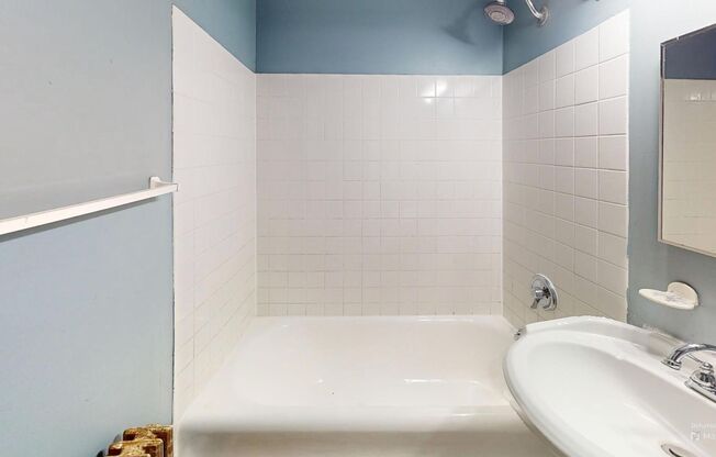 3 beds, 1 bath, 1,260 sqft, $1,275
