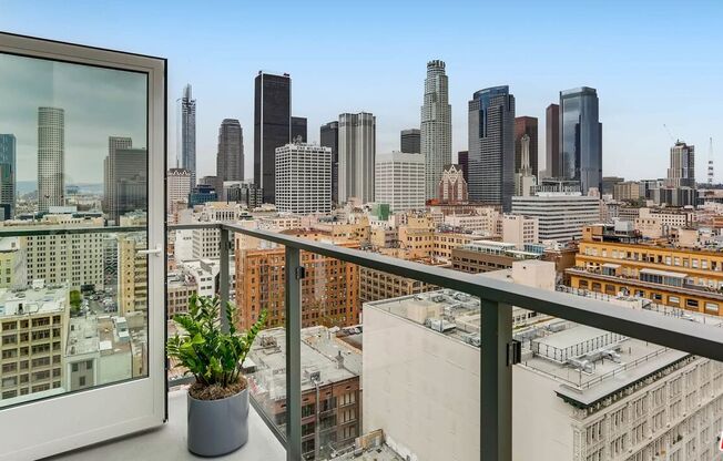 Studio, 1 bath, 448 sqft, $1,976, Unit 1021