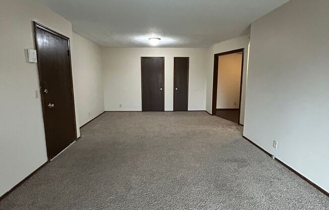 2 beds, 1 bath, 950 sqft, $875, Unit #7