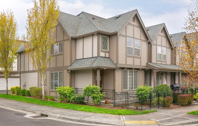 3 Bedroom 2.5 Bathroom Townhome in the Heart of Bethany Village!