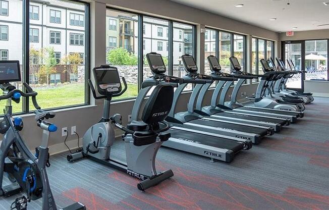 Fully equipped fitness center at 2000 West Creek Apartments, Virginia, 23238