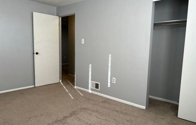 2 beds, 1 bath, 900 sqft, $1,094, Unit Unit 2