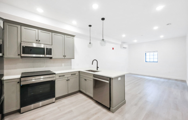 126 ADELAIDE AVE