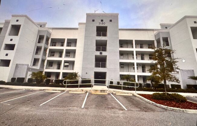Fully Furnished  2/2 Luxury Storey Lake Condo near Disney with a Stunning Balcony Viiew!
