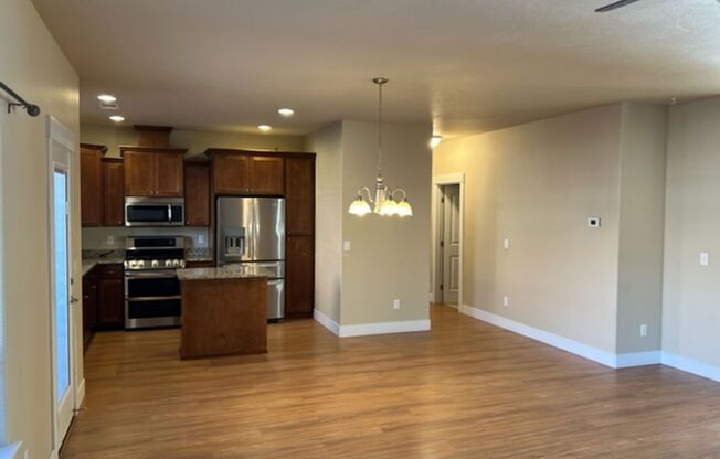 2 beds, 2 baths, $1,895