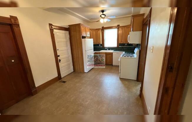 821 S CASCADE AVE