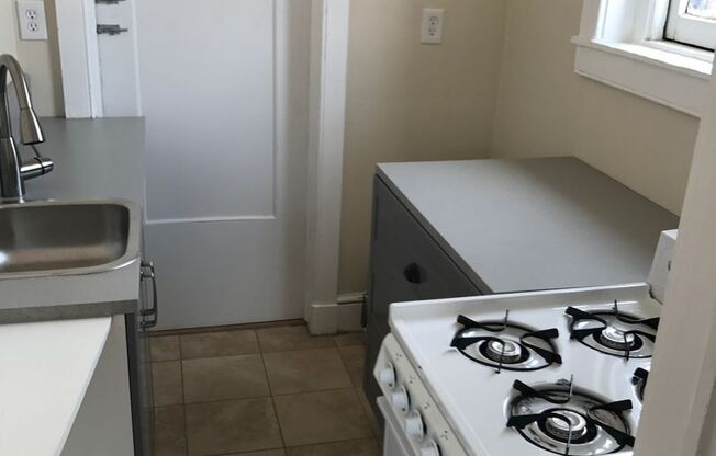 1 bed, 1 bath, 750 sqft, $1,400, Unit G