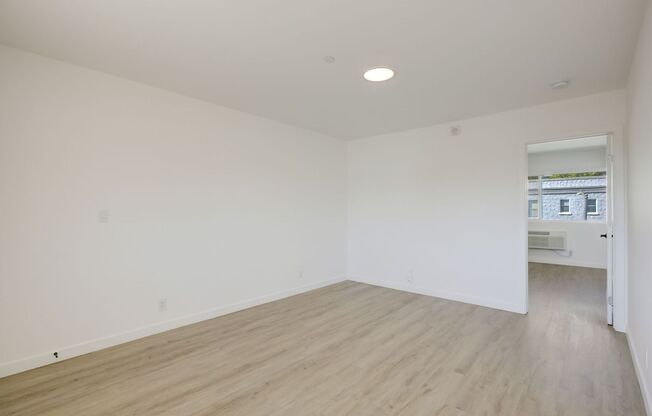 Studio, 1 bath, 425 sqft, $1,949, Unit 204