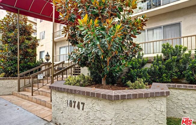 2 beds, 1.8 baths, 974 sqft, $4,200, Unit 1002