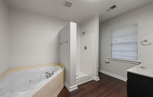 2 beds, 1 bath, $1,700