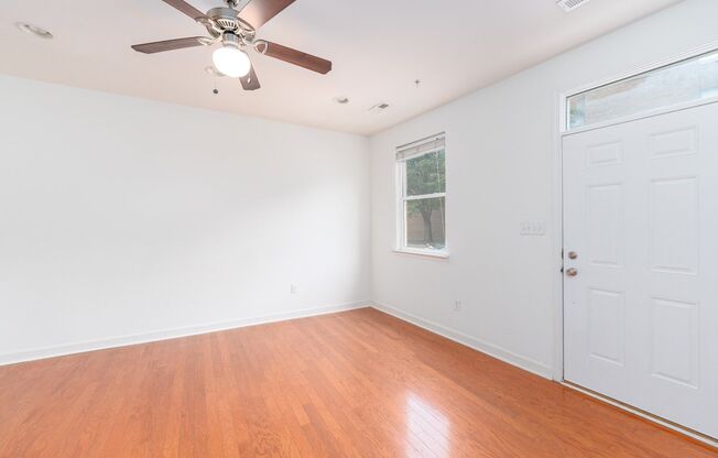 Four Large Bedrooms, 2.5 Bathroom Townhouse in South Baltimore