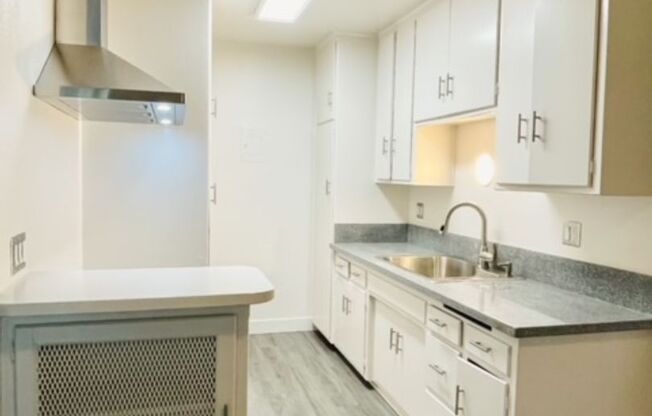 1 bed, 1 bath, 700 sqft, $2,045, Unit 9