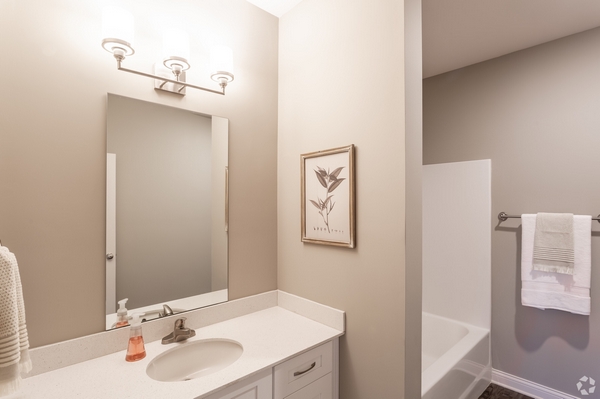 2BR, 2BA - 1,035 SF