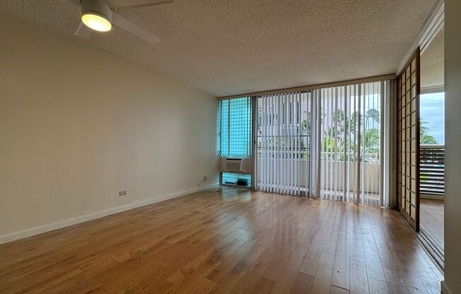 2 Bedroom / 1.5 Baths / 1 Parking at Harbor View Plaza