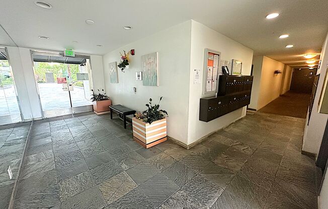 Beautiful 2-Bed, 2-Bath Winnetka Condo – Spacious, Updated & Move-In Ready *Short Term Lease*