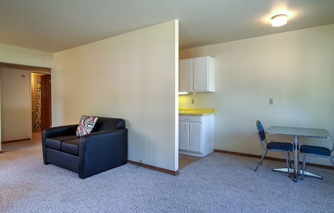 1 bed, 1 bath, 605 sqft, $1,355