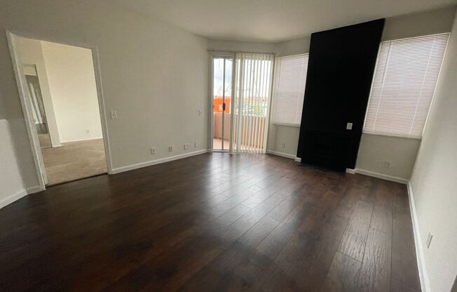 2 beds, 2 baths, 1,000 sqft, $2,700, Unit 303