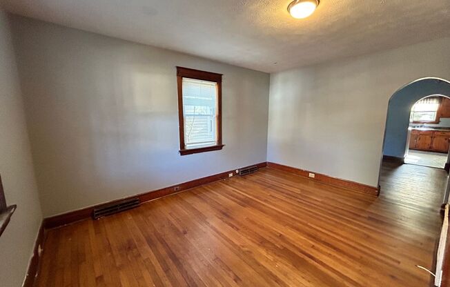 3 beds, 1 bath, $1,300