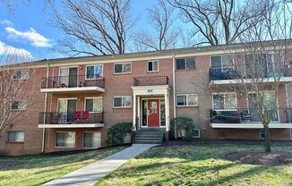 Beautifully kept, spacious one bedroom condo in the award winning Bethesda Parkside Community!