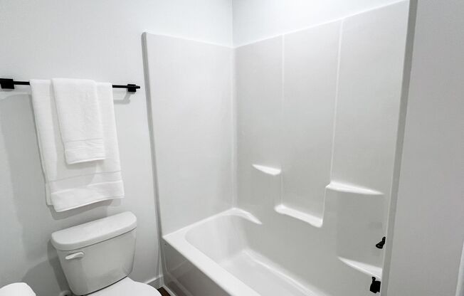 3 beds, 2.5 baths, 1,460 sqft, $1,595, Unit 326 Hummingbird Lane