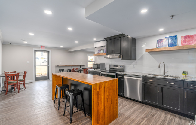 Shared Kitchen & Common Area