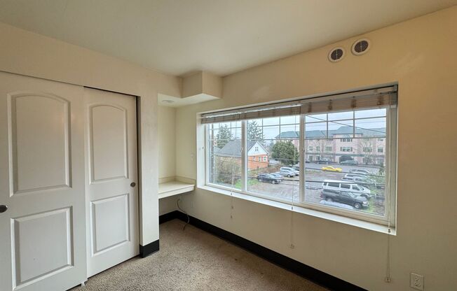 1 bed, 1 bath, 350 sqft, $1,050, Unit 405