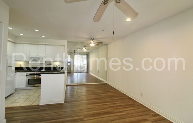 Sabre Springs, 10722 Sabre Hill Dr #134, AC, Fireplace, Community Pool, Spa & Fitness,