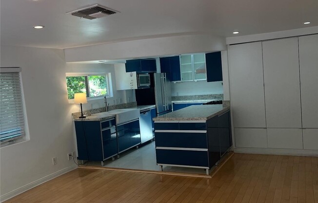 2400 N BEVERLY GLN BLVD