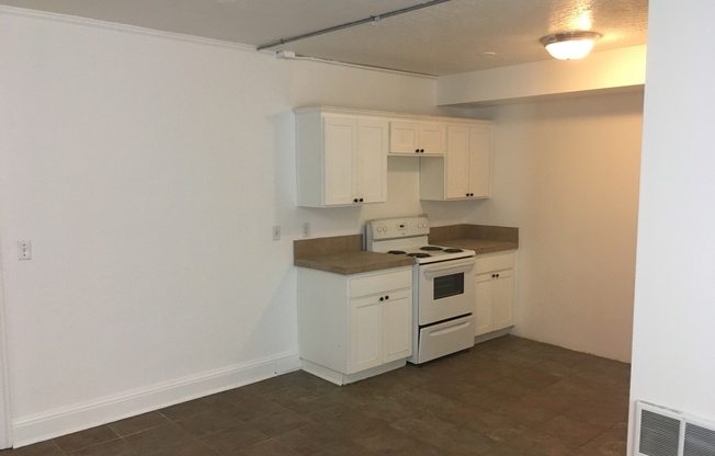 Studio, 1 bath, 425 sqft, $1,225, Unit 104