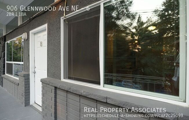 906 GLENNWOOD AVE NE