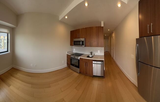 1 bed, 1 bath, $2,500, Unit 715