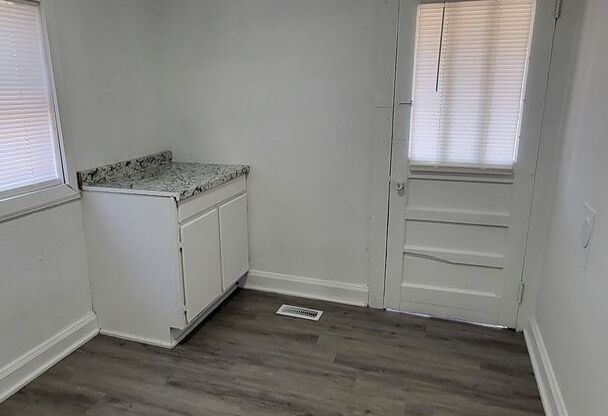 2 beds, 1 bath, $975