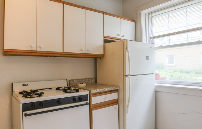 2453 W GUNNISON