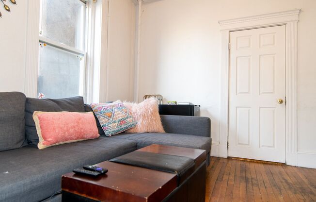 3 beds, 1 bath, $3,300, Unit Unit #10