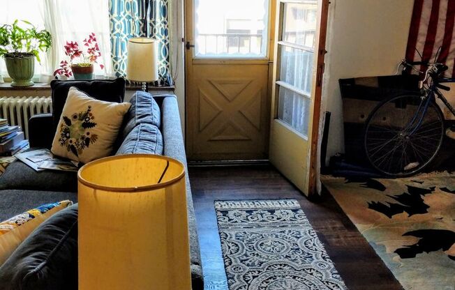 2 beds, 1 bath, 950 sqft, $1,375, Unit 5600 Fifth A313