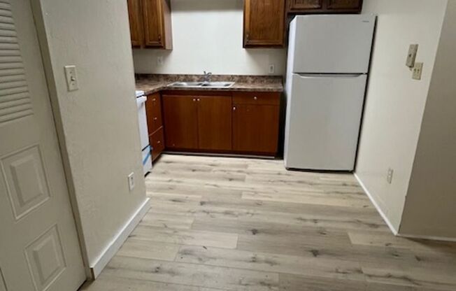 2 beds, 1 bath, $1,200