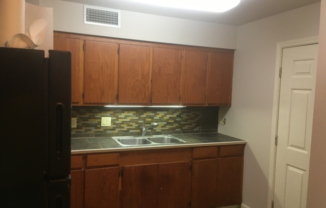 2 beds, 1 bath, $825