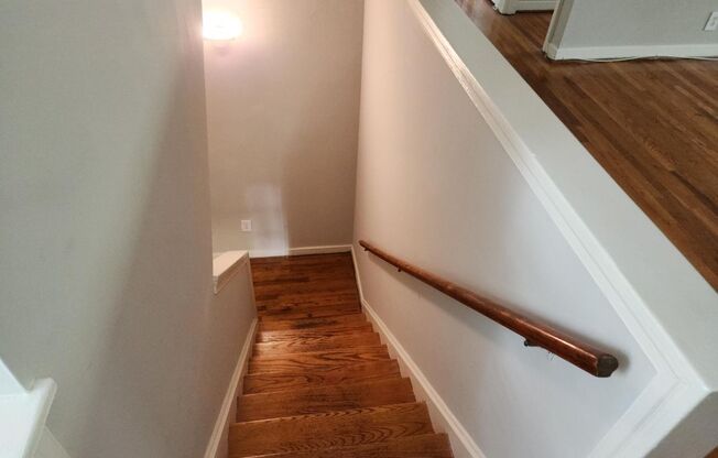 2 beds, 1 bath, 897 sqft, $2,335, Unit B-10