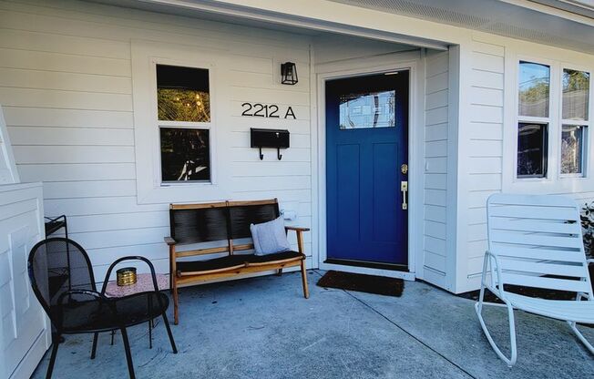 CAROLINA PLACE - Within minutes to Downtown Wilmington, Restaurants, Breweries! Close to Wilmington International Airport and I40-I140.