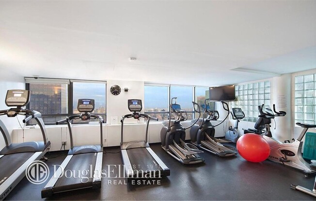 1 bed, 1.5 baths, 1,074 sqft, $6,500, Unit 10D