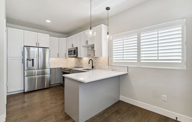 Like New Townhome Available Now-Denver