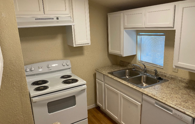 3 beds, 1 bath, 750 sqft, $850, Unit GA