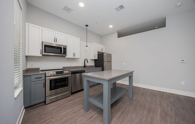1 bed, 1 bath, 684 sqft, $1,195, Unit 314